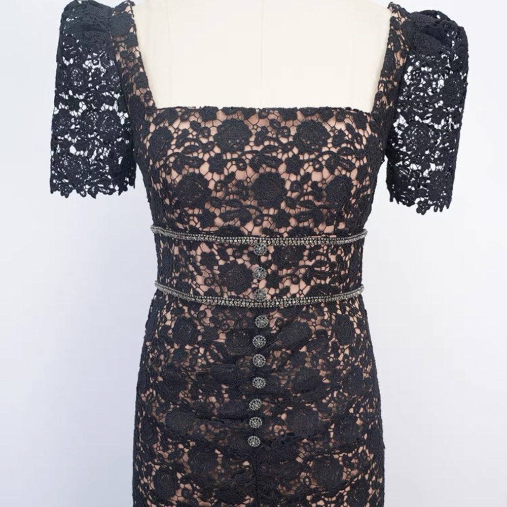 Self-Portrait Guipure Fitted Embellished Buttons Black Lace Midi Dress NWOT - Picture 6 of 15